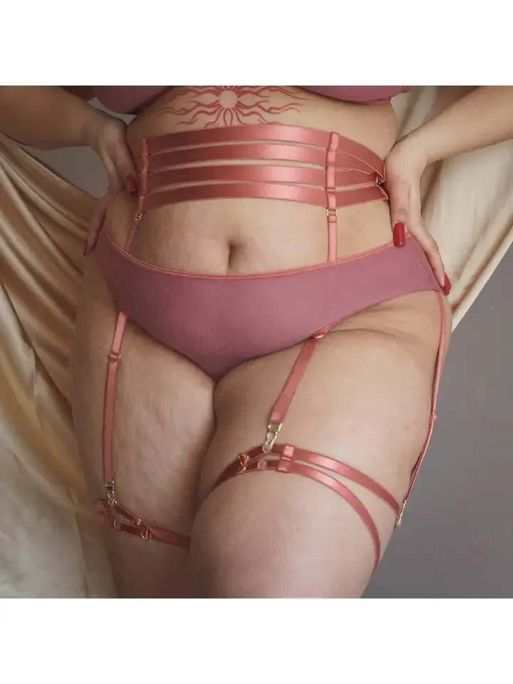 Hearts of Venus Strappy Leg Garters in Copper Rose