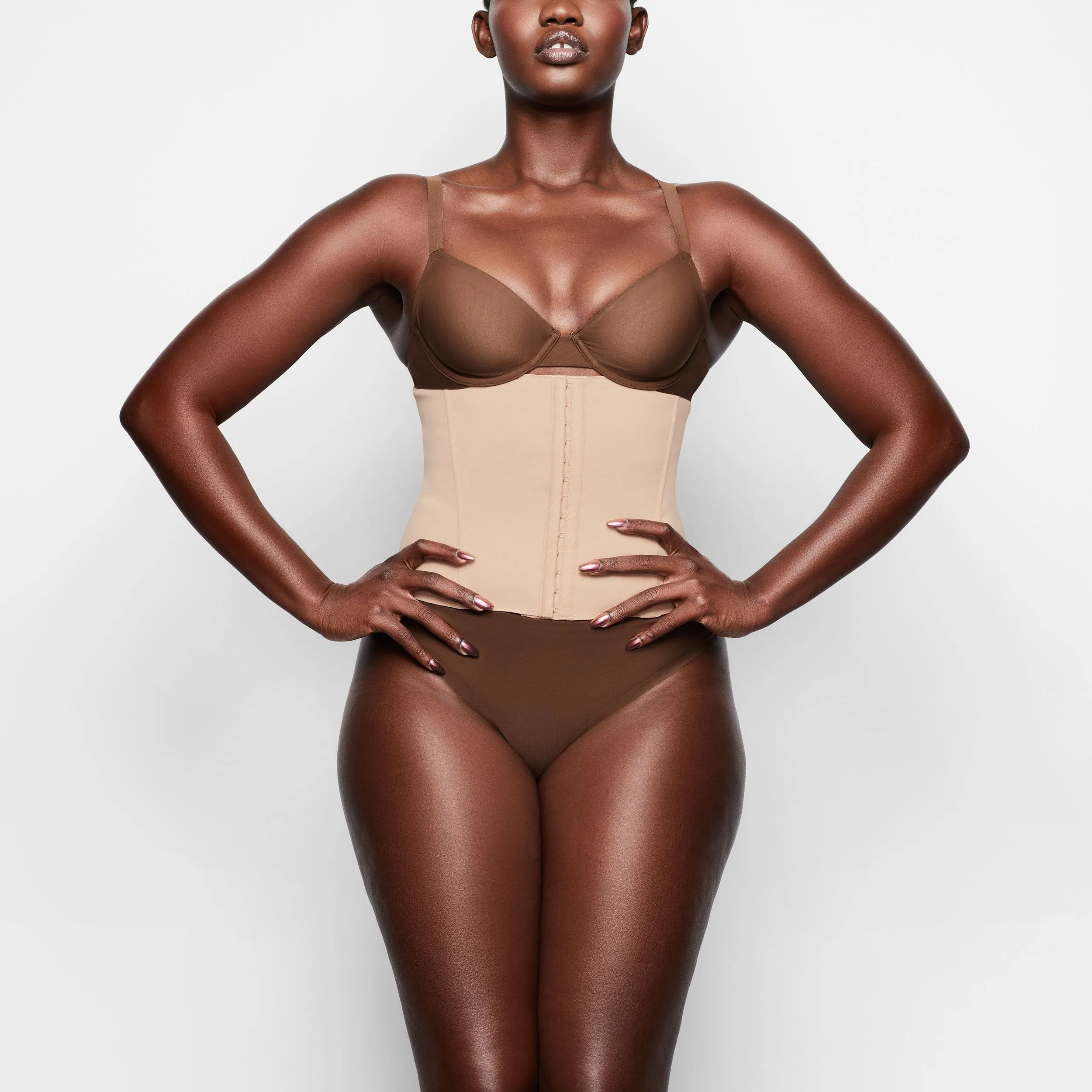 WAIST TRAINER WITH A LARGE TITLE | CLAY